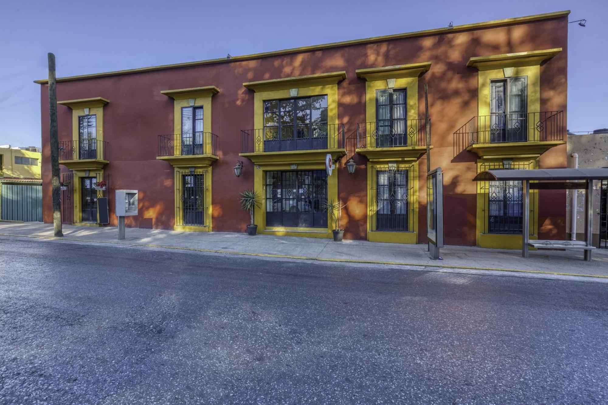 Capital O Parador Crespo Hotel, Oaxaca Exterior photo