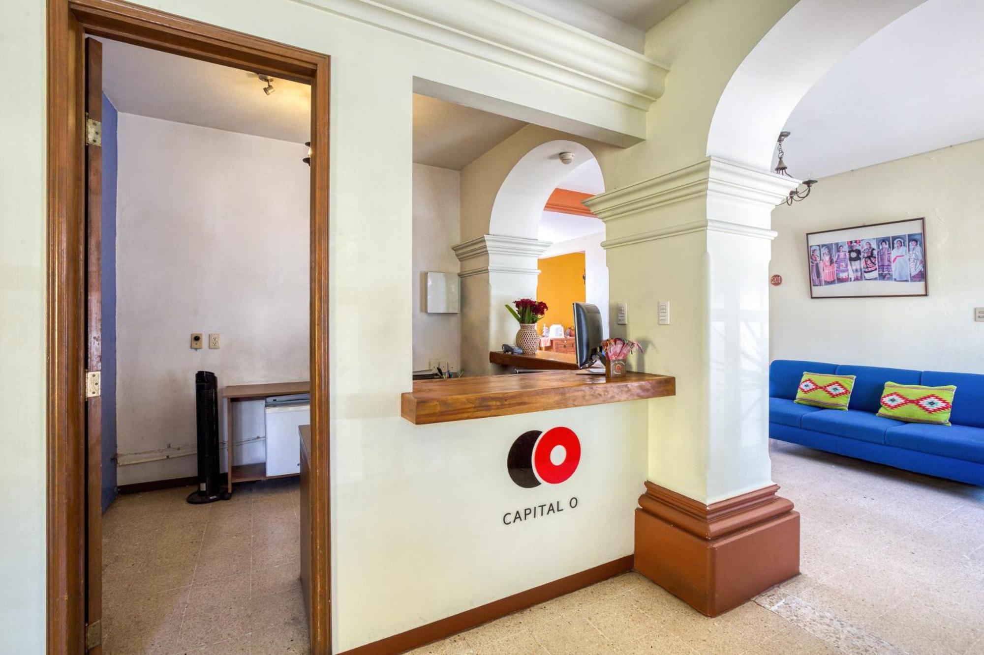 Capital O Parador Crespo Hotel, Oaxaca Exterior photo